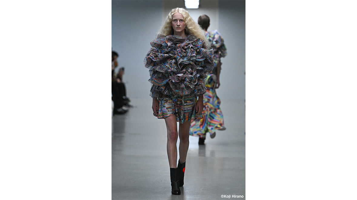 ANREALAGE’s Collection at Paris Fashion Week Spring/Summer 2026 - Outfit No. 3