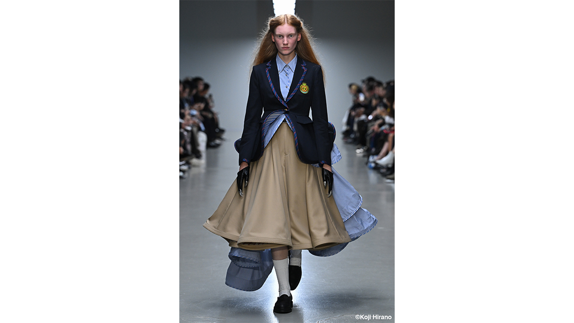 ANREALAGE’s Collection at Paris Fashion Week Spring/Summer 2026 - Outfit No. 4