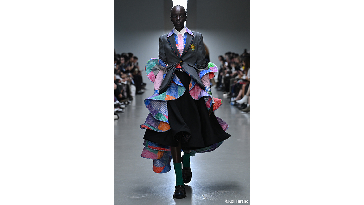 ANREALAGE’s Collection at Paris Fashion Week Spring/Summer 2026 - Outfit No. 5