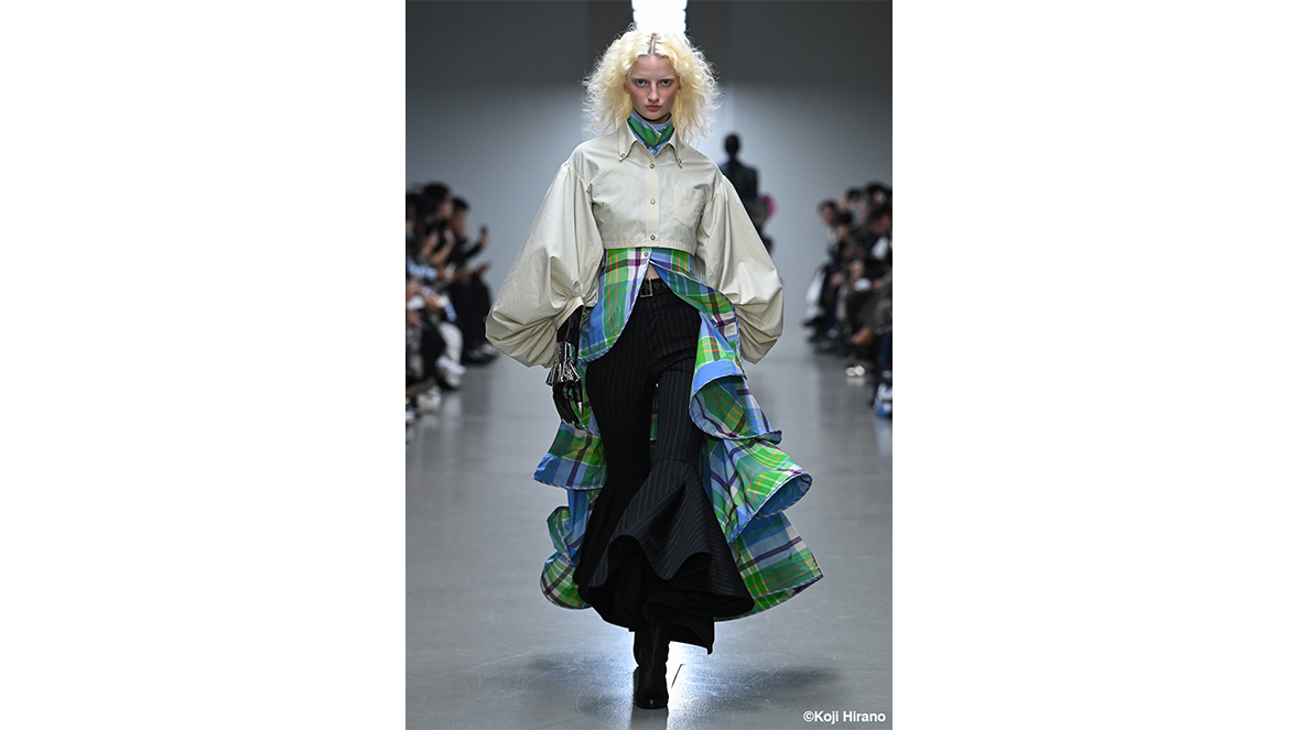 ANREALAGE’s Collection at Paris Fashion Week Spring/Summer 2026 - Outfit No. 6