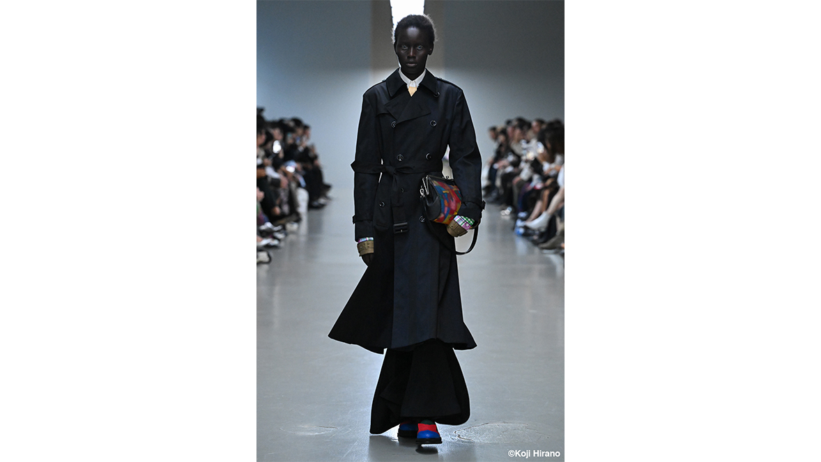 ANREALAGE’s Collection at Paris Fashion Week Spring/Summer 2026 - Outfit No. 8