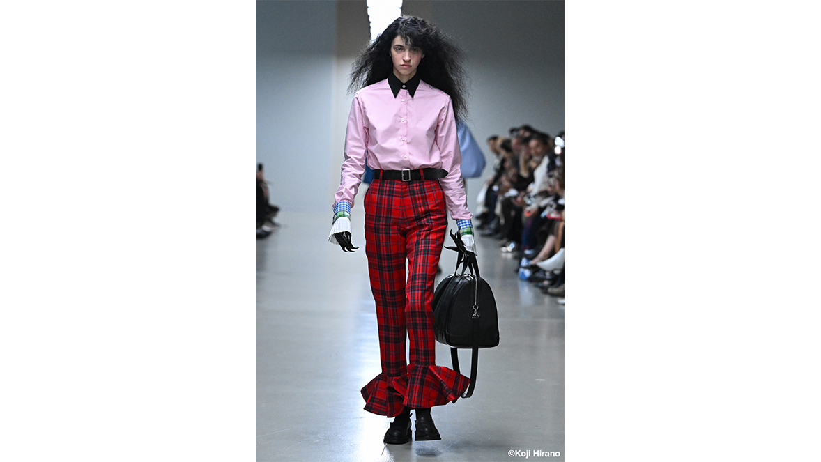 ANREALAGE’s Collection at Paris Fashion Week Spring/Summer 2026 - Outfit No. 10