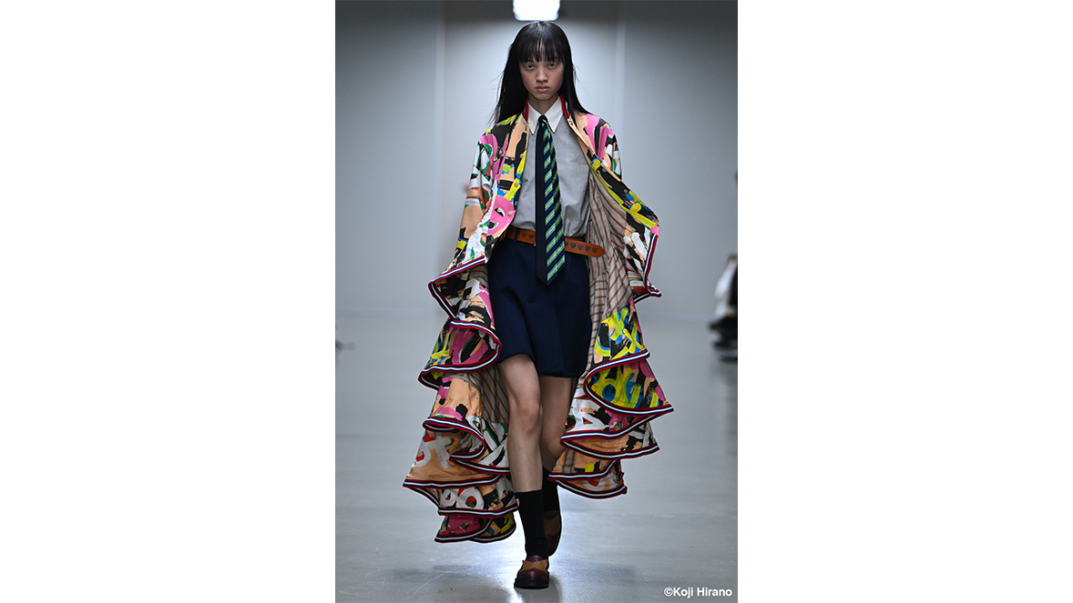 ANREALAGE’s Collection at Paris Fashion Week Spring/Summer 2026 - Outfit No. 12