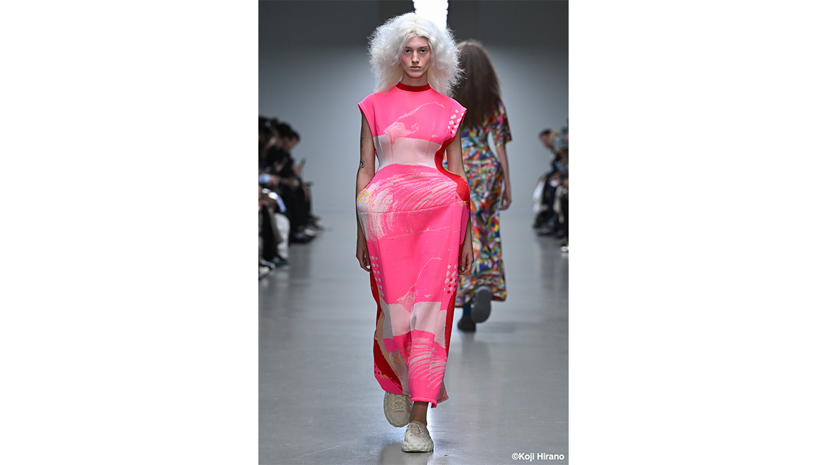 ANREALAGE’s Collection at Paris Fashion Week Spring/Summer 2026 - Outfit No. 15