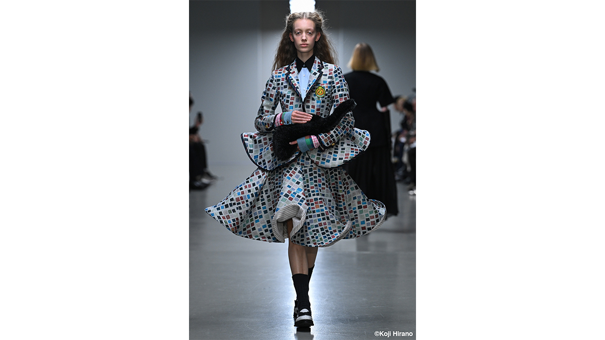 ANREALAGE’s Collection at Paris Fashion Week Spring/Summer 2026 - Outfit No. 17