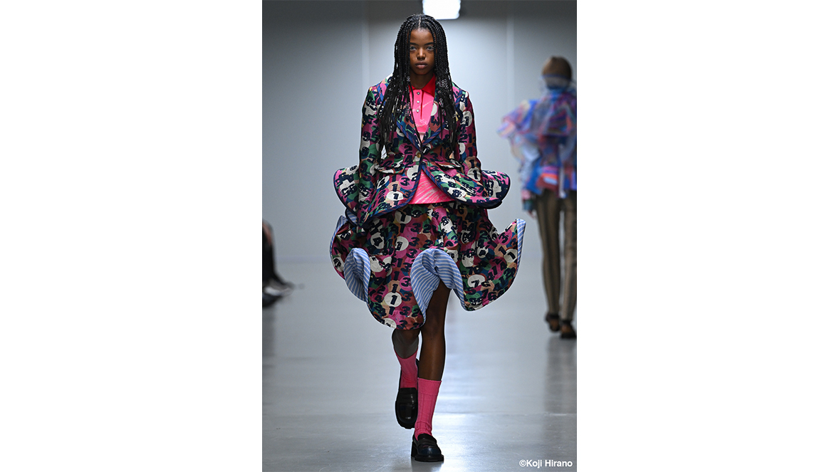 ANREALAGE’s Collection at Paris Fashion Week Spring/Summer 2026 - Outfit No. 24