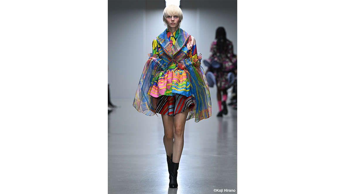 ANREALAGE’s Collection at Paris Fashion Week Spring/Summer 2026 - Outfit No. 25