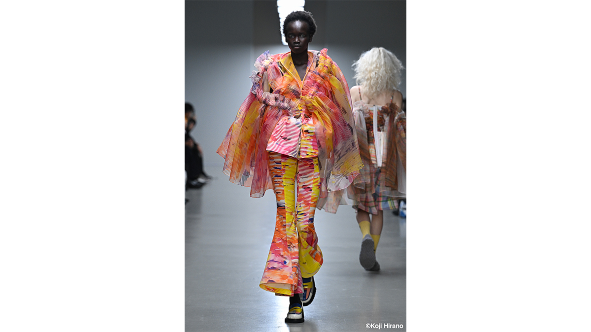 ANREALAGE’s Collection at Paris Fashion Week Spring/Summer 2026 - Outfit No. 27