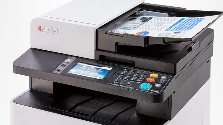 KYOCERA 1102R72US1 Modelo ECOSYS M5526CDW/A Impresora láser a color  multifunción; Impresión/Copia/Escaneo; Pantalla táctil de 4.3; Hasta 26  páginas