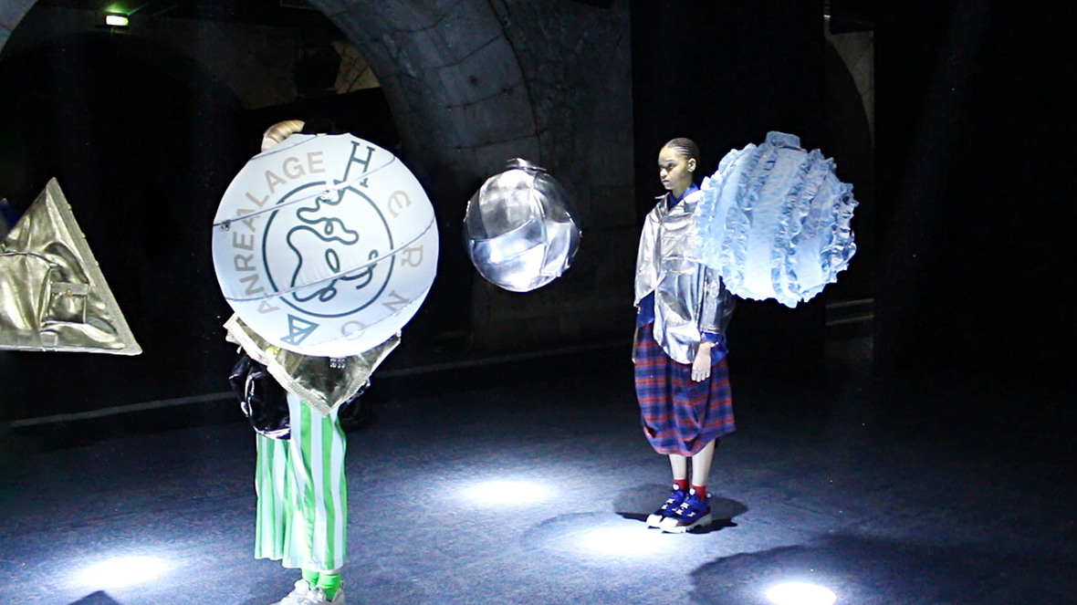 The fabric printed by the sustainable inkjet textile printer "FOREARTH" was presented as a collaboration work by the fashion brand "ANREALAGE" at the Paris Fashion Week® Fall/Winter 2024-25.