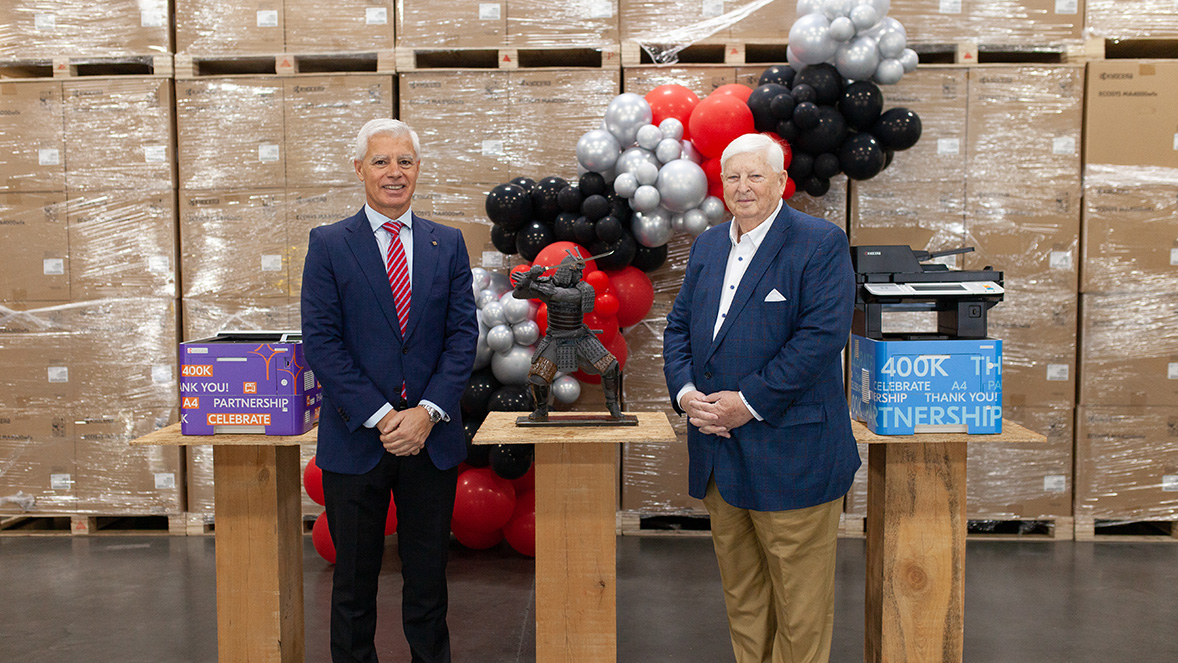 Óscar Sánchez, President and CEO celebrates with ISI