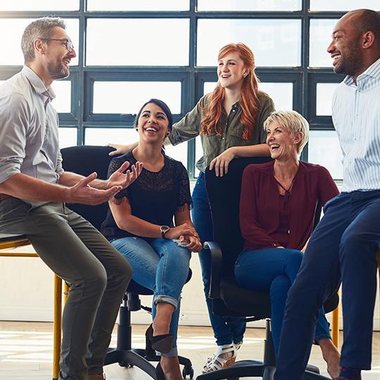 "Respetar lo divino y amar a las personas" group of colleagues in a meeting